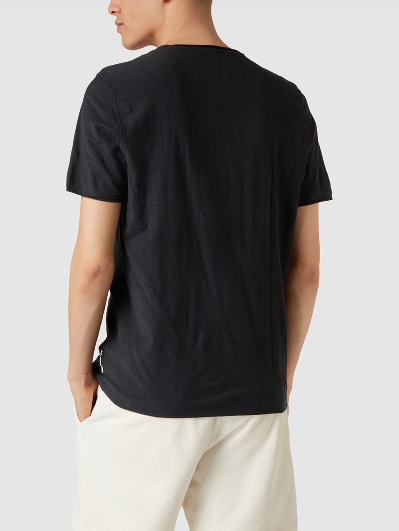 T-Shirt mit V-Ausschnitt in schwarz