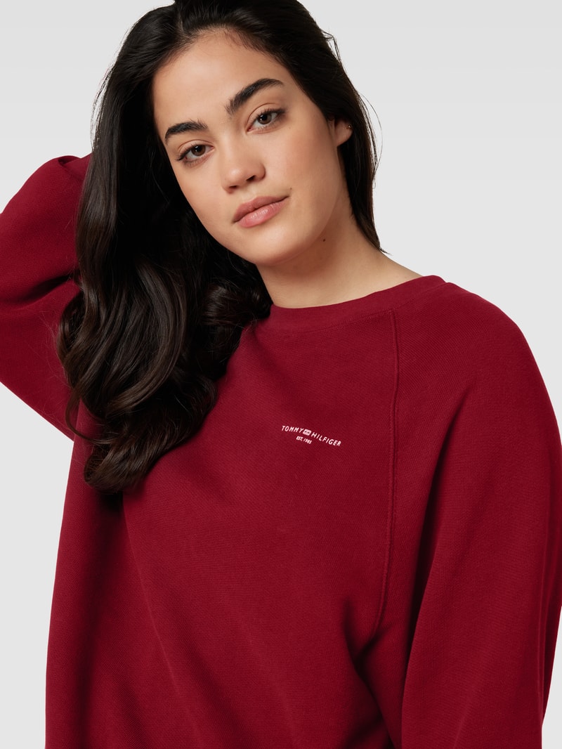 PLUS SIZE Sweatshirt mit Label-Print in dunkelrot