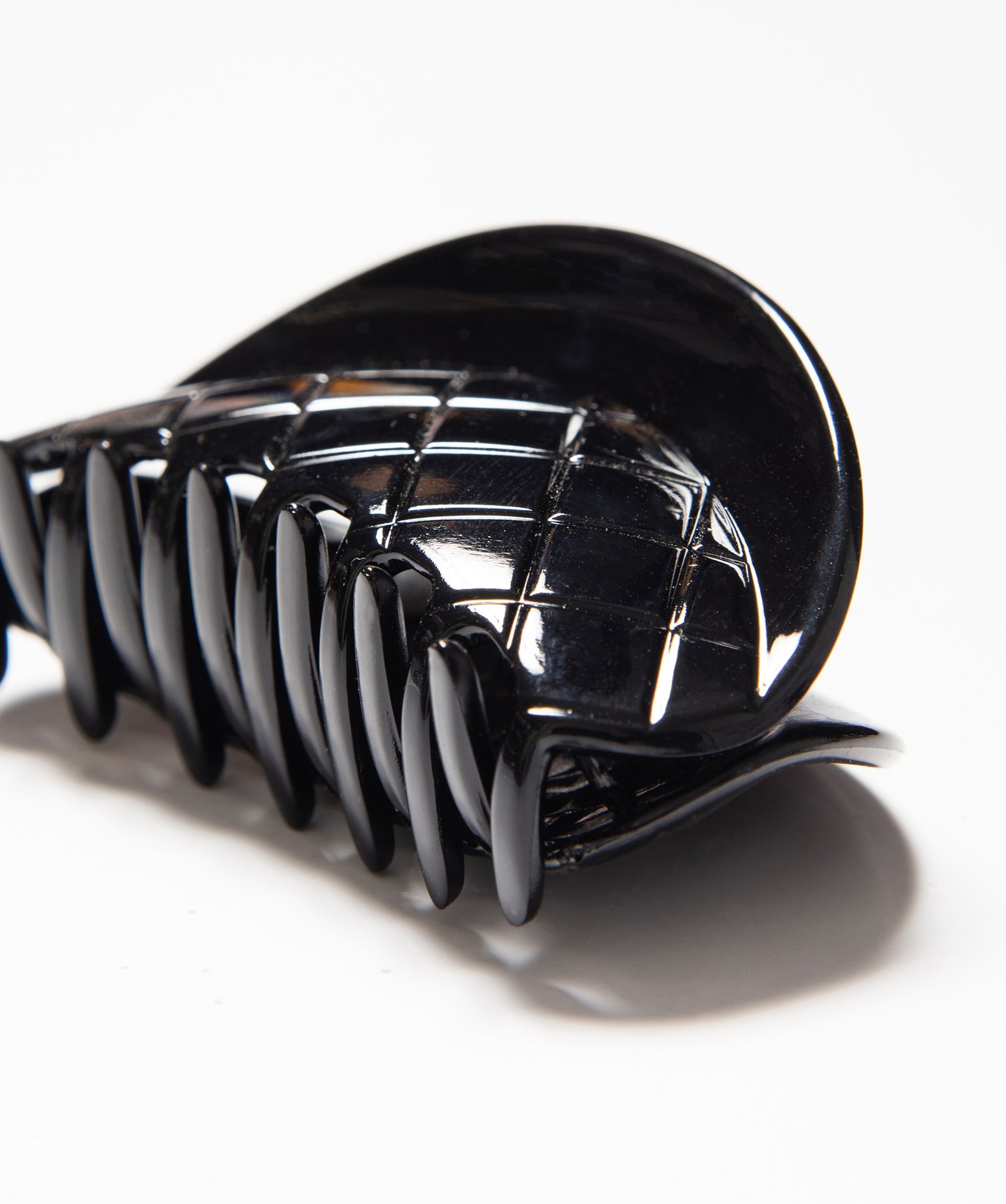 Pince crabe femme pour les cheveux aspect matelassé noir | GEMO