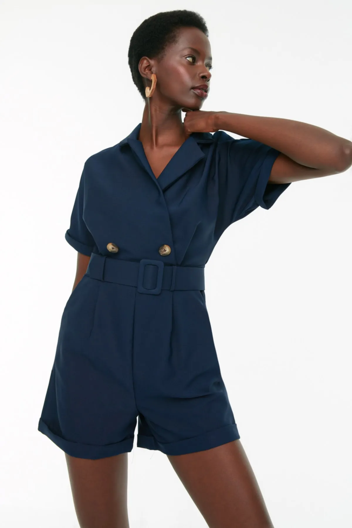 Trendyol Collection  Marineblauer Mini-Weboverall mit Gürtel und Froschkragen TWOSS19WX0112