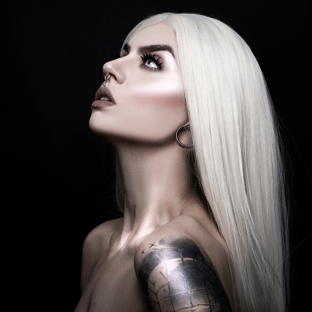 lethal cosmetics MAGNETIC™ Pressed Highlighter Poudre Illuminatrice