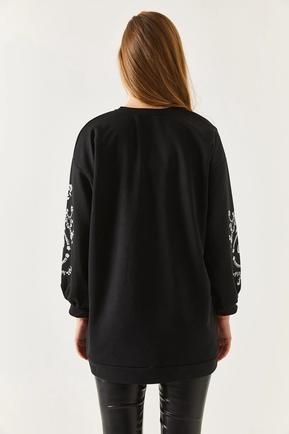 armonika  Schwarzes Damen-Sweatshirt mit Rundhalsausschnitt und geprägten Ärmeln ARM-21K024033