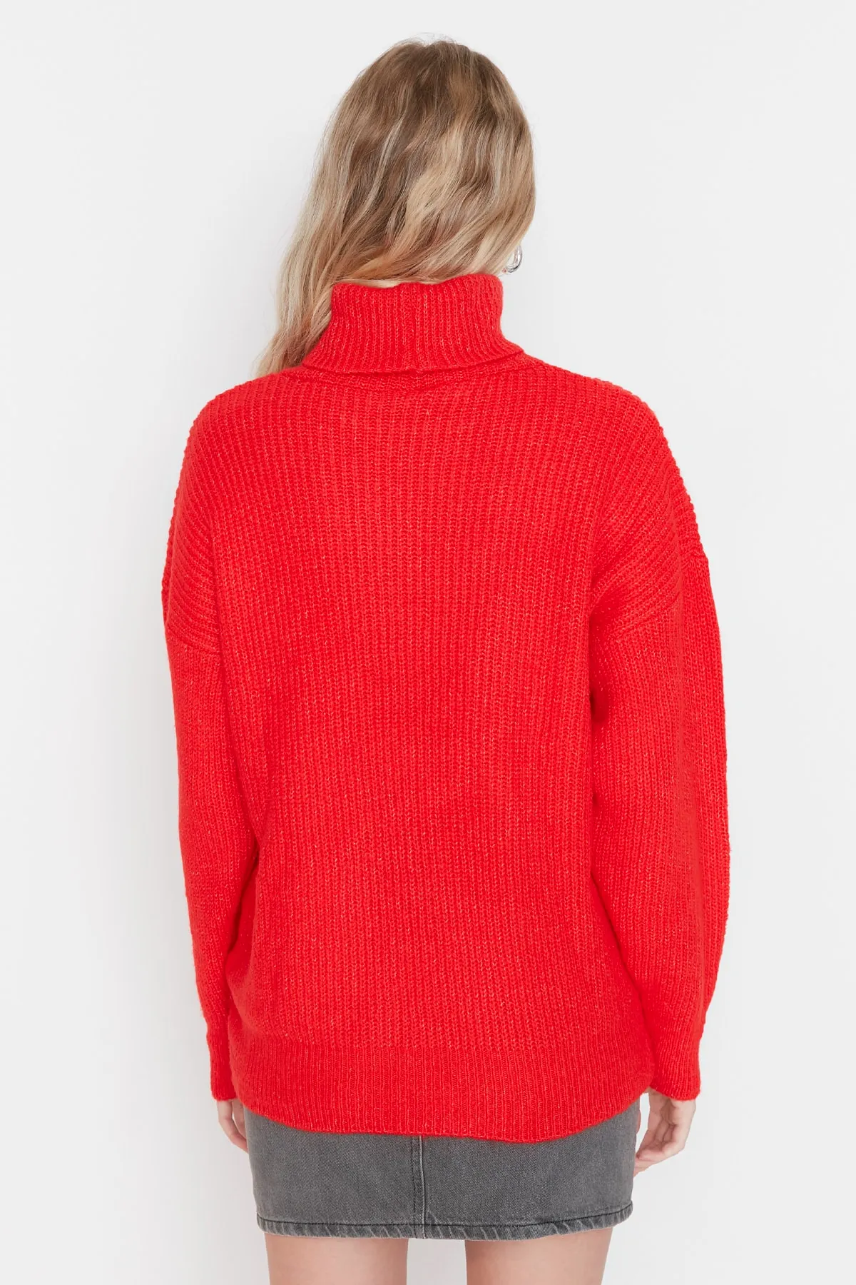 Trendyol Collection  Roter, weich strukturierter Basic-Strickpullover mit weiter Passform TWOAW23KZ00611