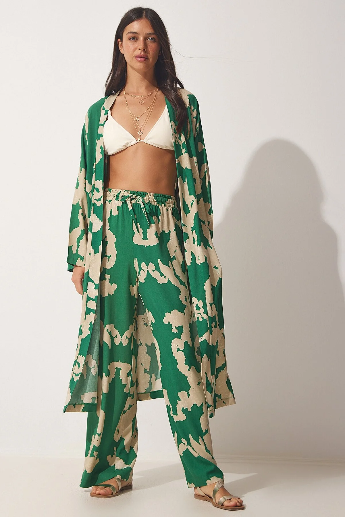 Happiness İstanbul  Grün-beige gemustertes Viskose-Kimono-Palazzo-Hosenset für Damen CI00086