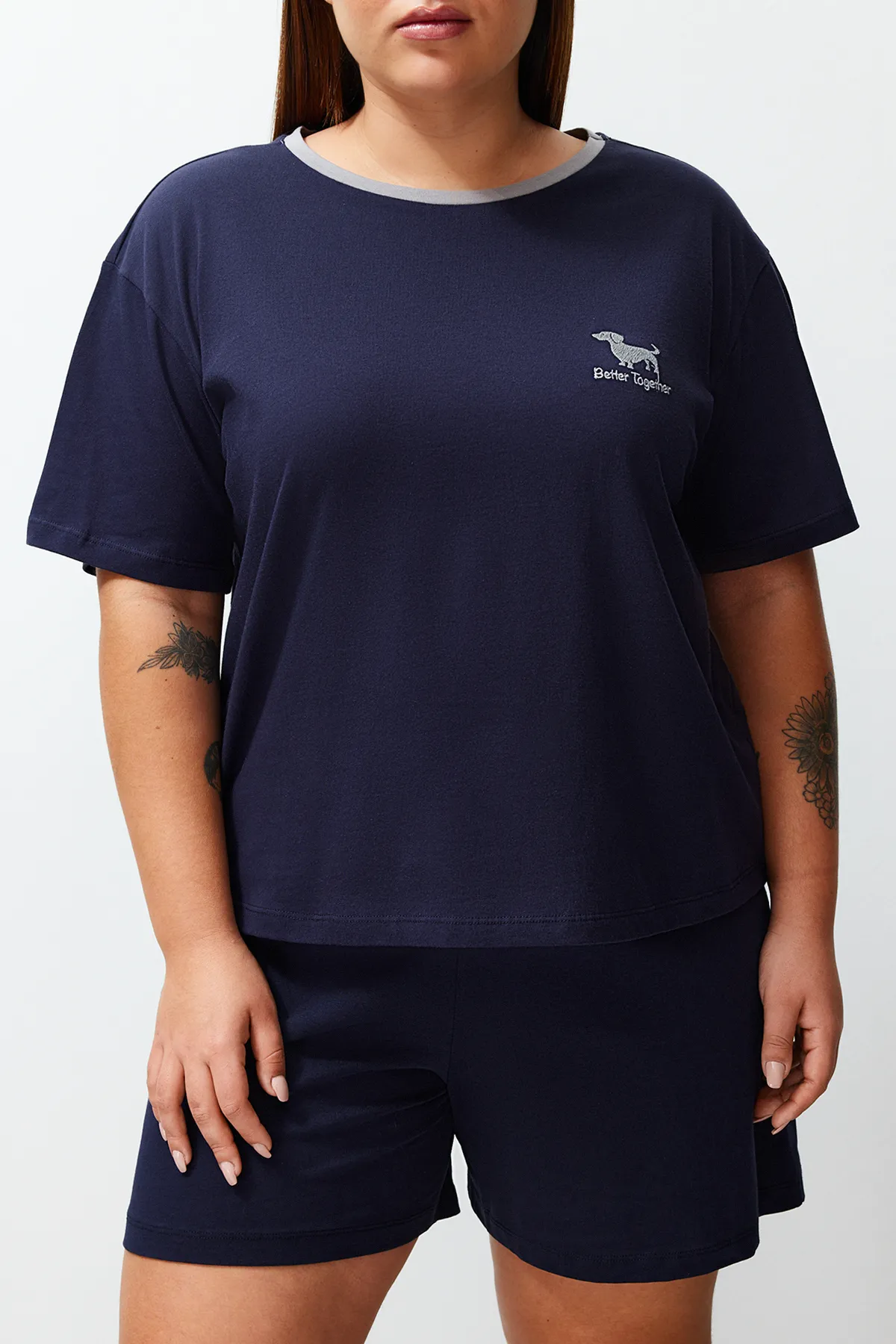Trendyol Curve  Marineblaues, detailliertes gestricktes Paar-Pyjama-Set mit Stickerei TBBSS24AI00042
