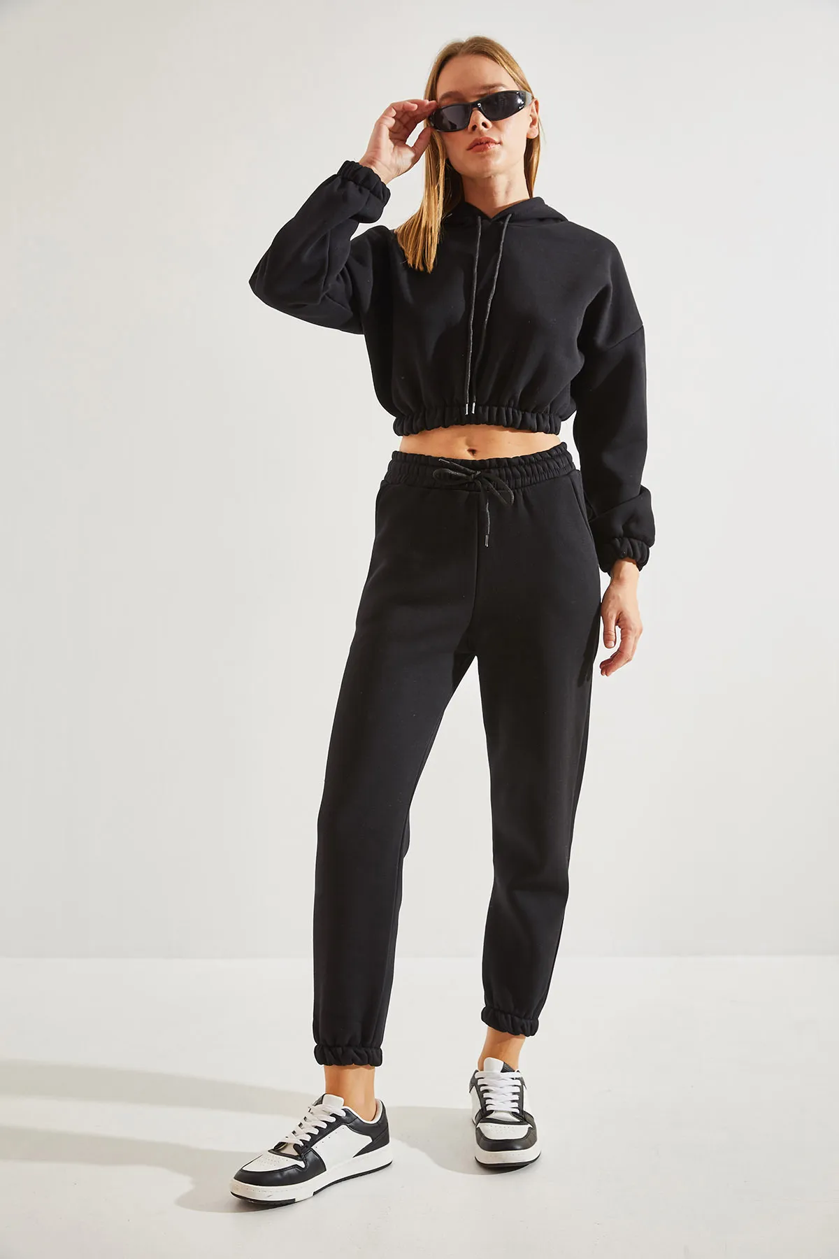 Bianco Lucci  Kurze Damen-Sweathose mit Kapuze, elastischem Bund, Oberteil und Unterteil im Set