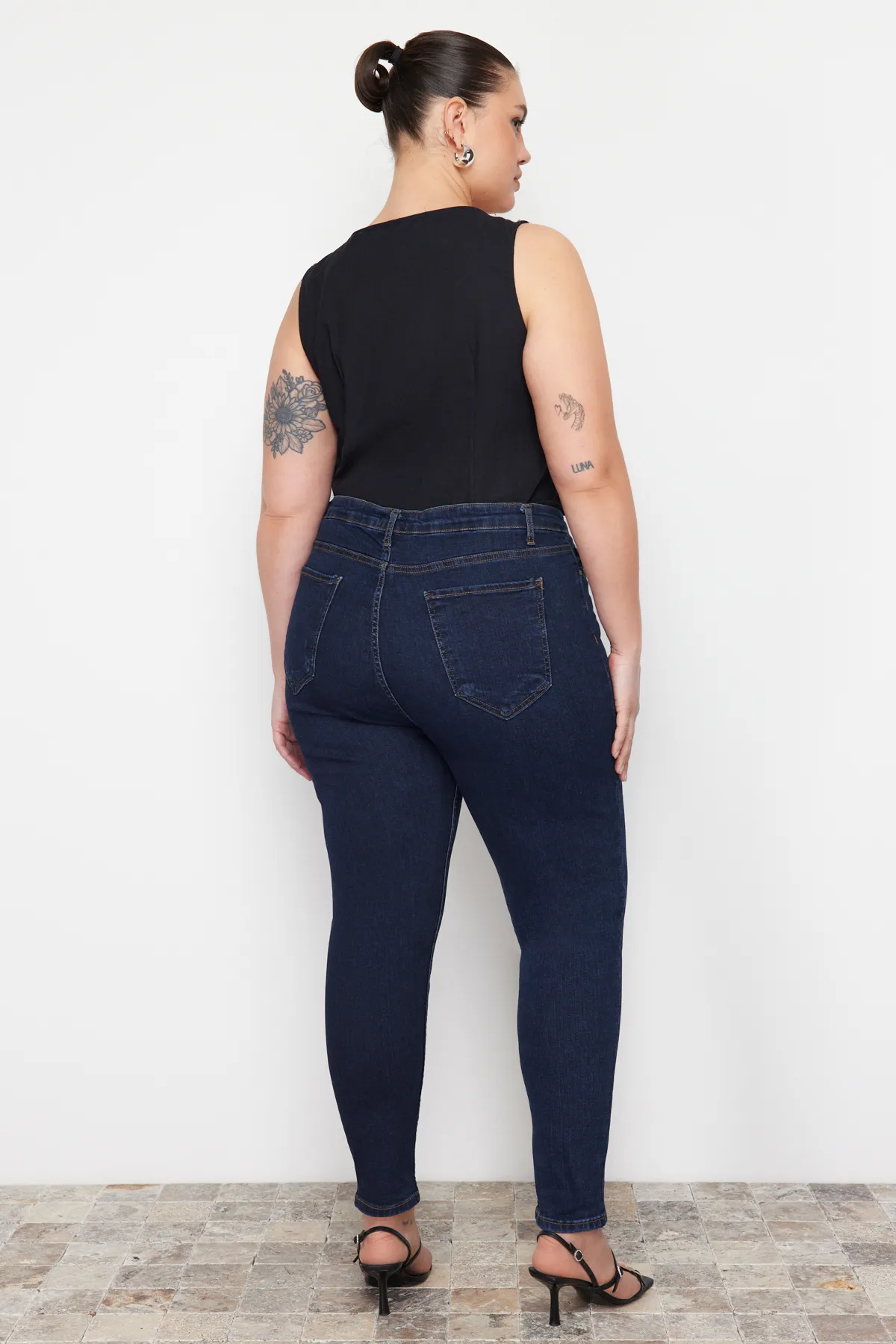 Trendyol Curve  Dunkelblaue, dehnbare Skinny-Jeans mit hoher Taille TBBSS22JE0075