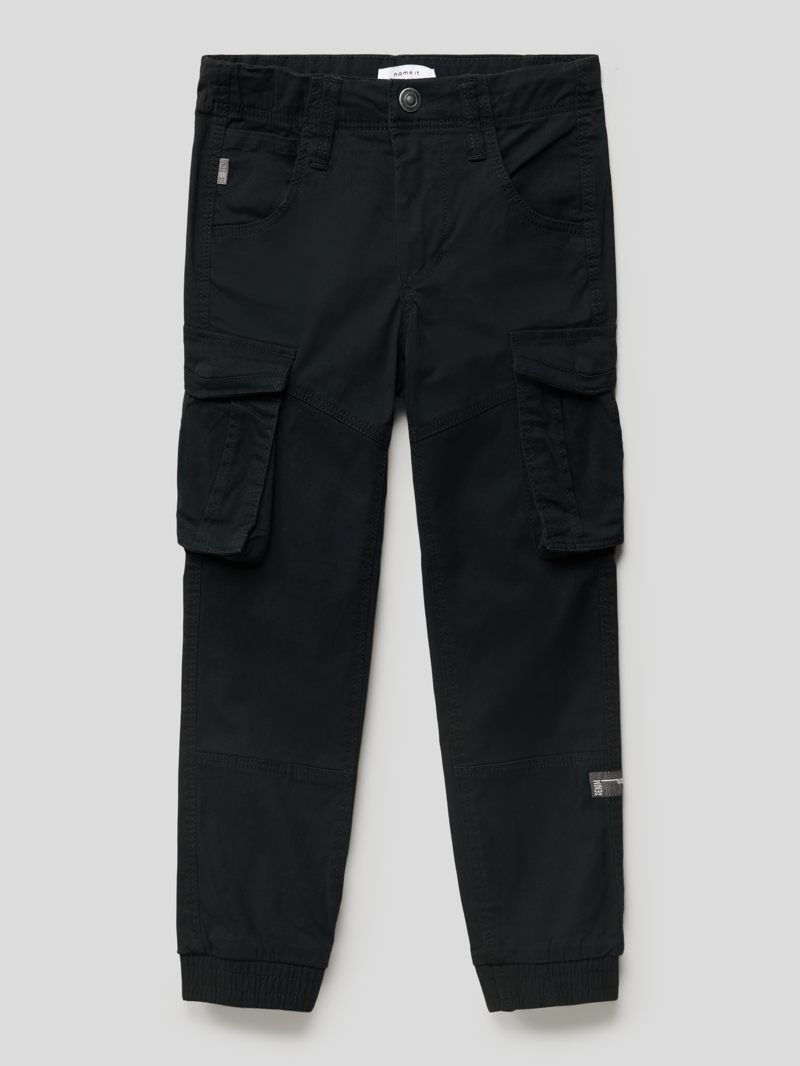 Cargohose mit Label-Detail Modell 'Bango' in schwarz