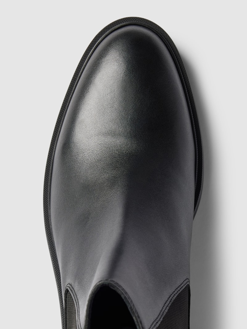 Chelsea Boots mit Label-Details Modell 'Calev' in schwarz