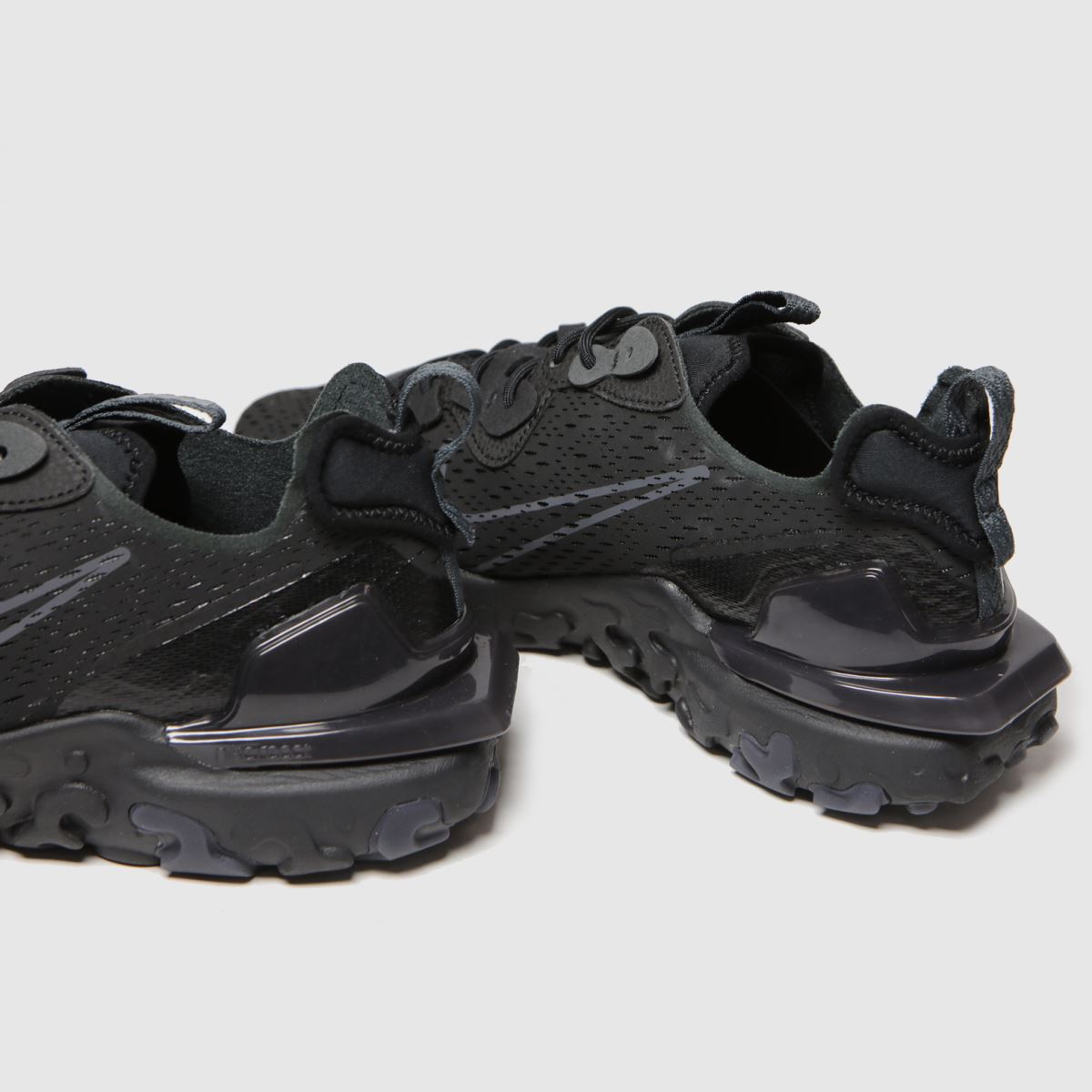 Črni športni copati Nike React Vision