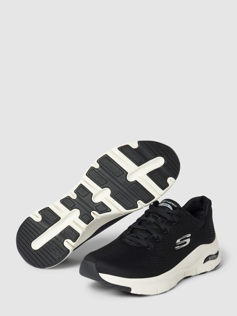 Sneaker mit Label-Detail in schwarz