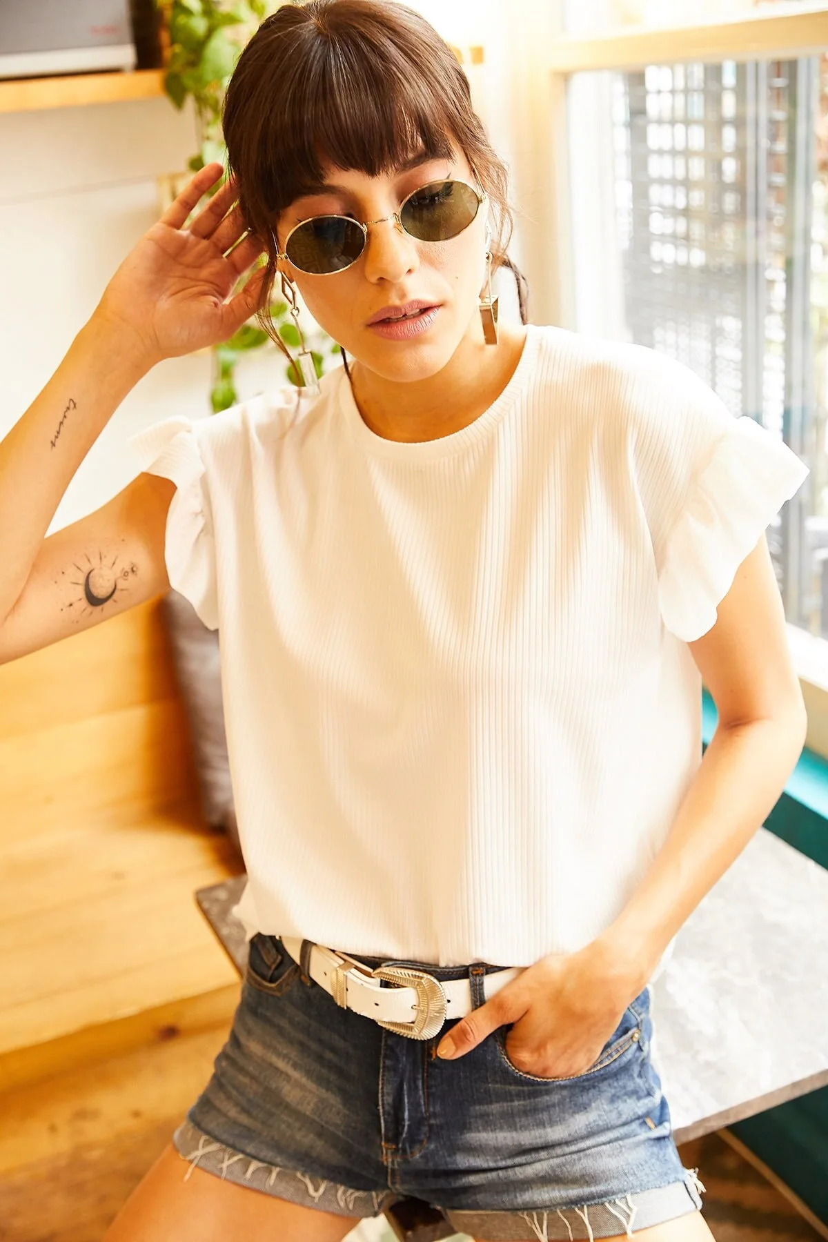 Olalook  Damen-T-Shirt mit Ecru-Ärmeln und Rüschen-Camisole TSH-19000417