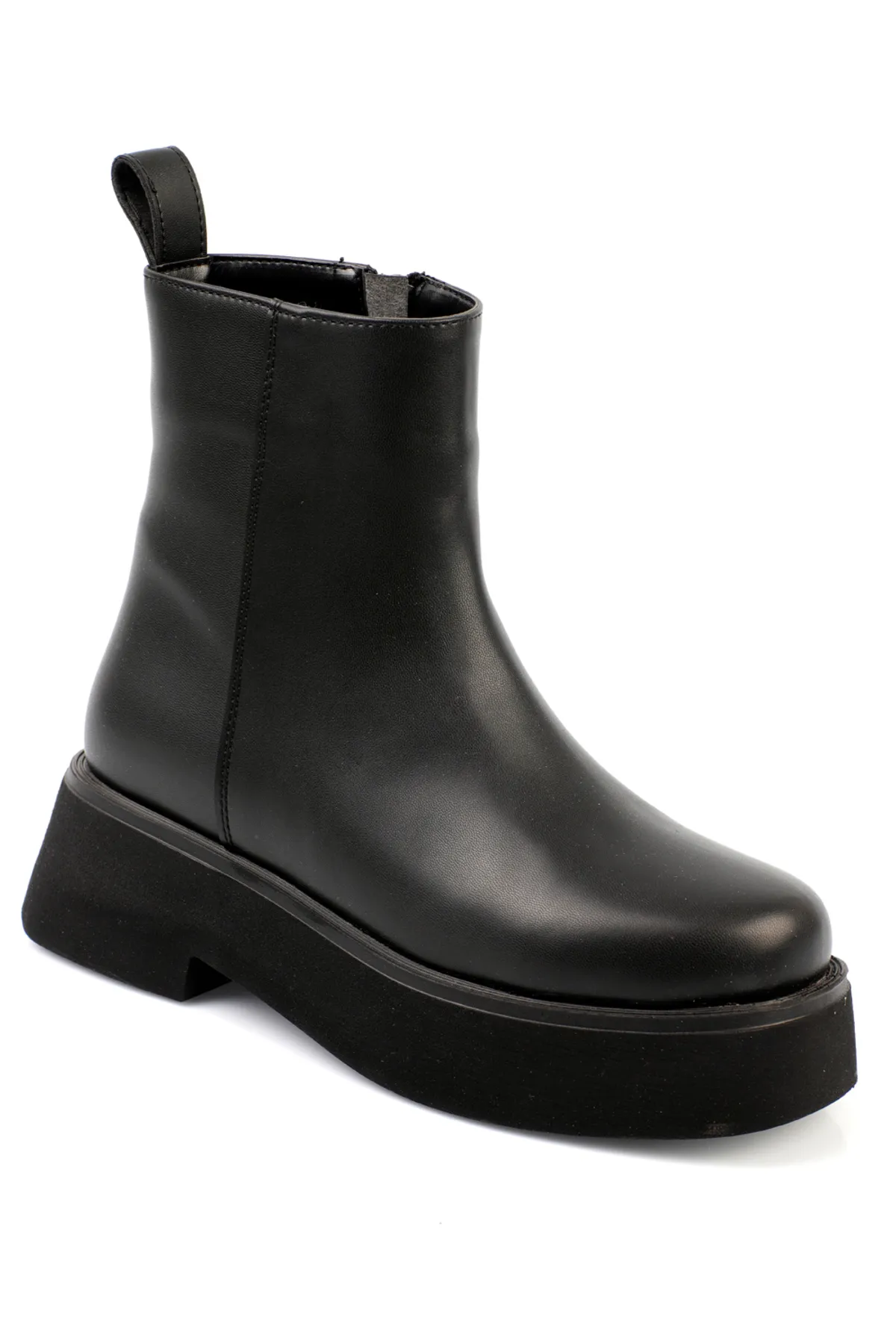 Capone Outfitters  Damenstiefel mit runder Spitze, seitlichem Reißverschluss und Trak-Sohle