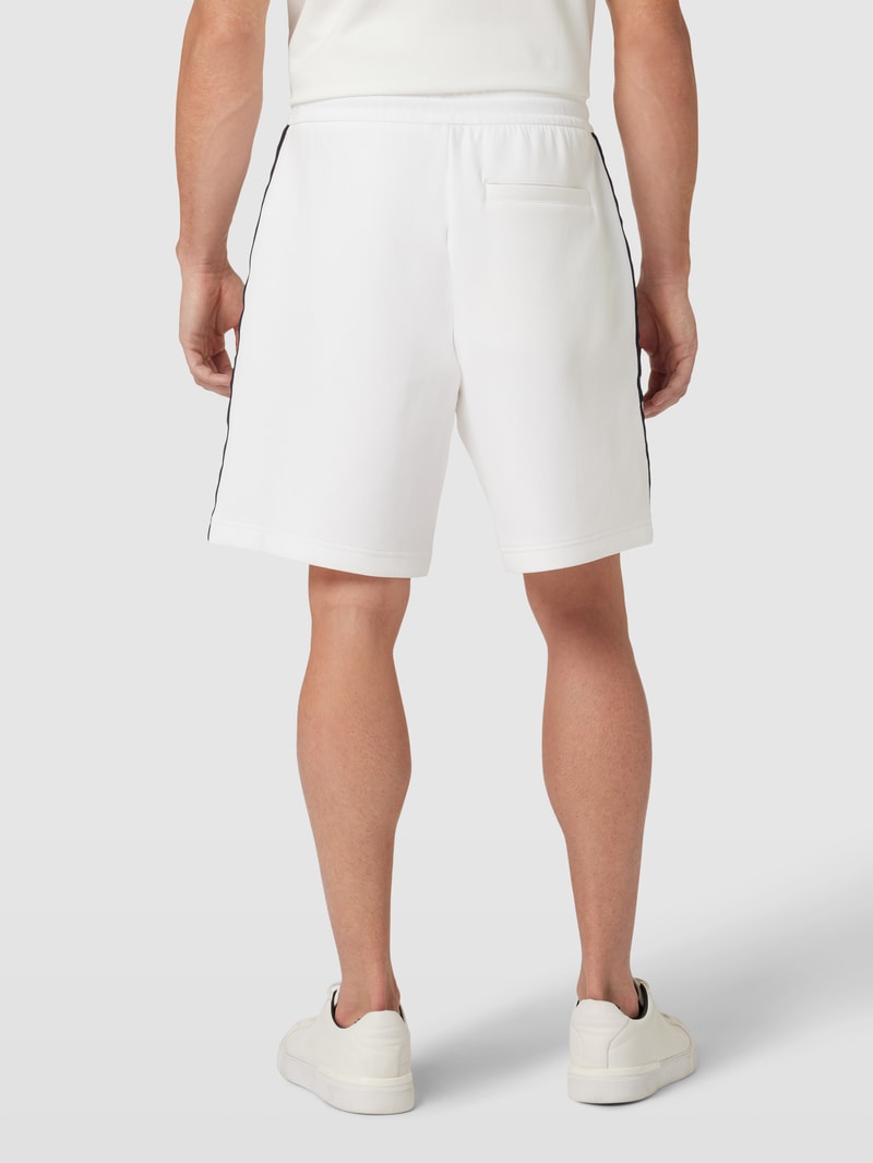 Shorts mit elastischem Bund in offwhite