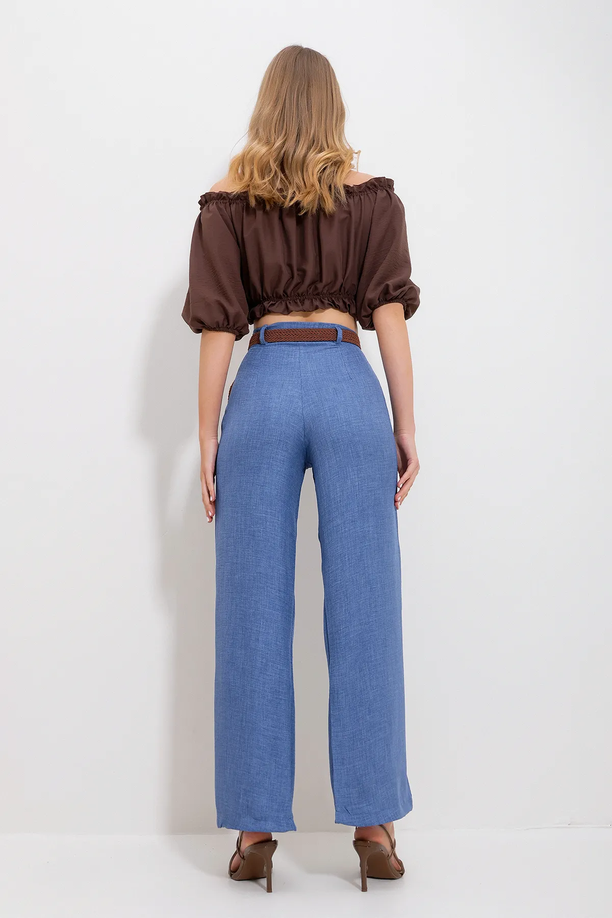 Trend Alaçatı Stili  Dunkelblaue Webhose mit hoher Taille für Damen mit Gürtel und verstecktem Reißverschluss an der Seite ALC-X11881