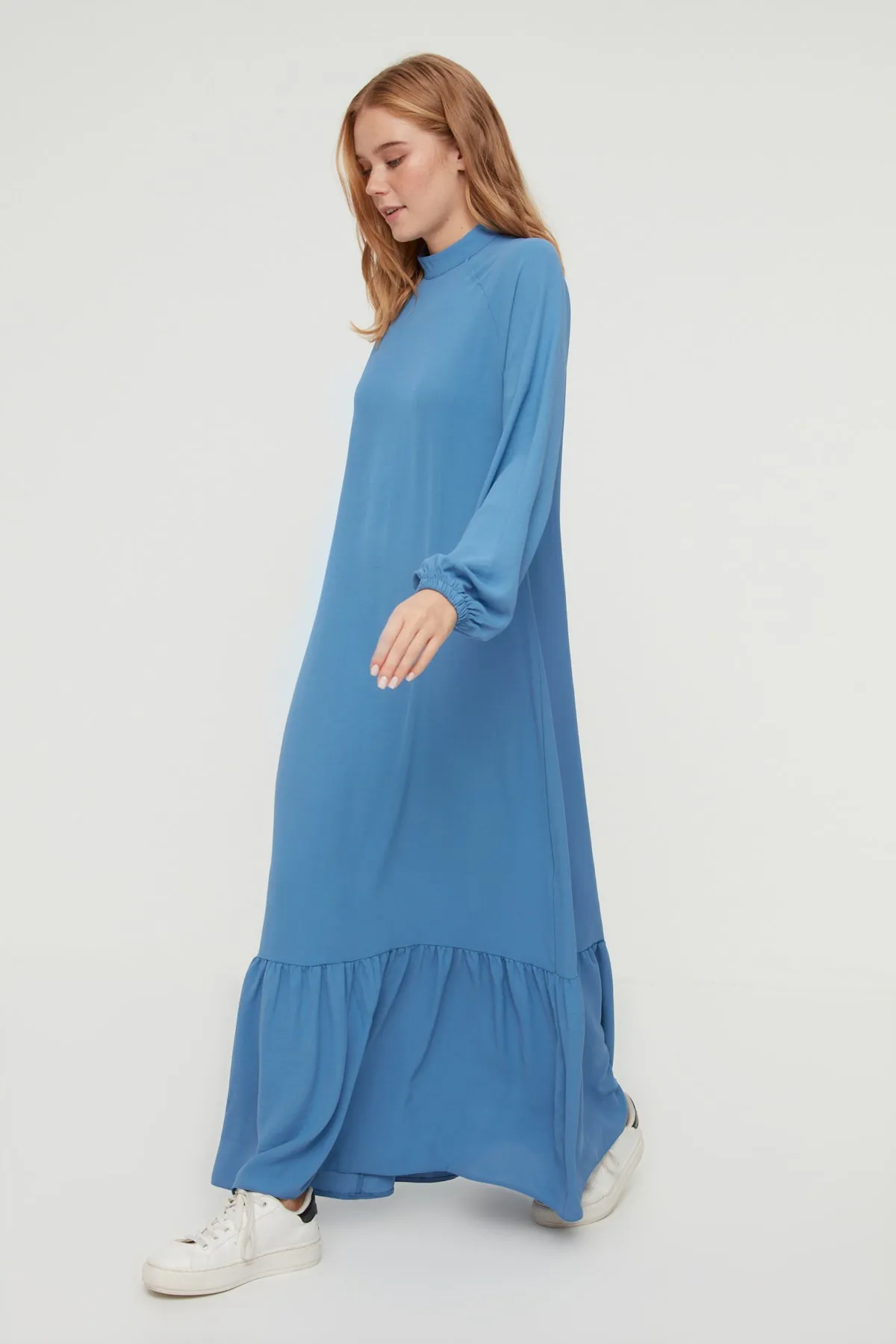 Trendyol Modest  Indigoblaues, elastisches Aerobin-Gewebekleid mit Stehkragen und Ärmeln TCTSS22EB0010