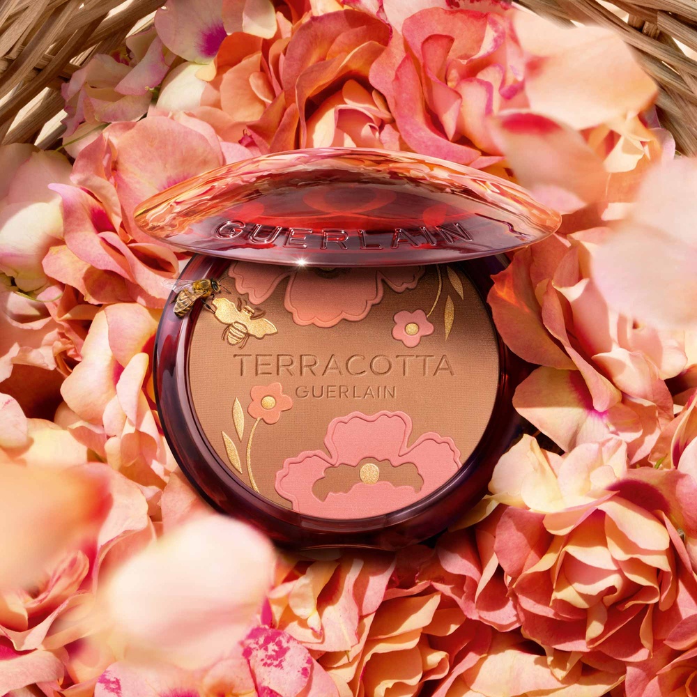 Guerlain TERRACOTTA FLOWER BLOSSOM La poudre éclat bonne mine naturelle - 96% d'ingrédients d'origine naturelle