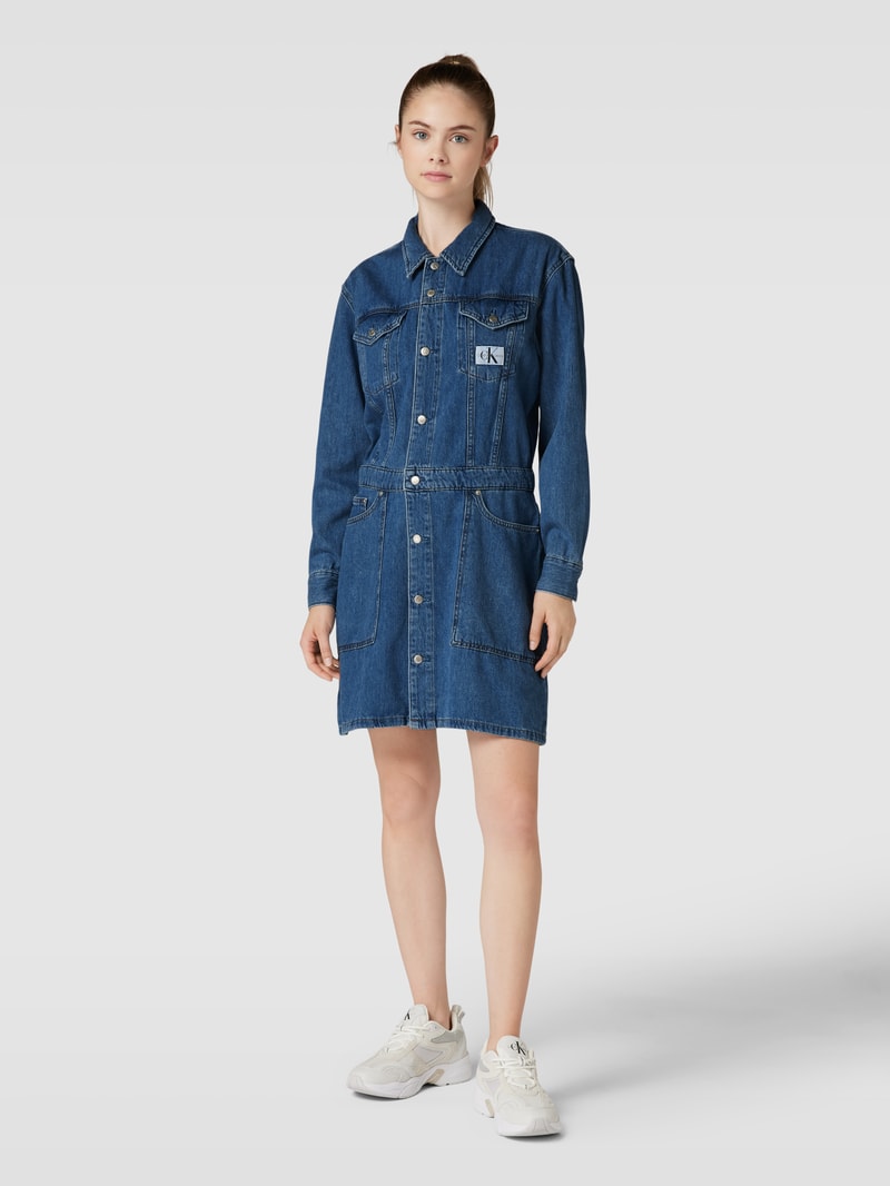 Knielanges Jeanskleid mit Label-Patch Modell 'TRUCKER' in jeans