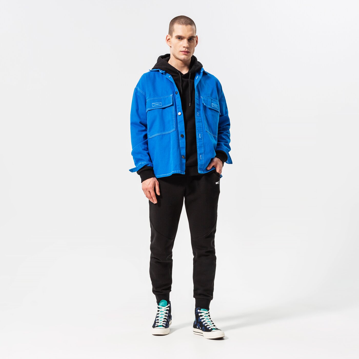 CONFRONT HOODIE ESSENTIAL Schwarz