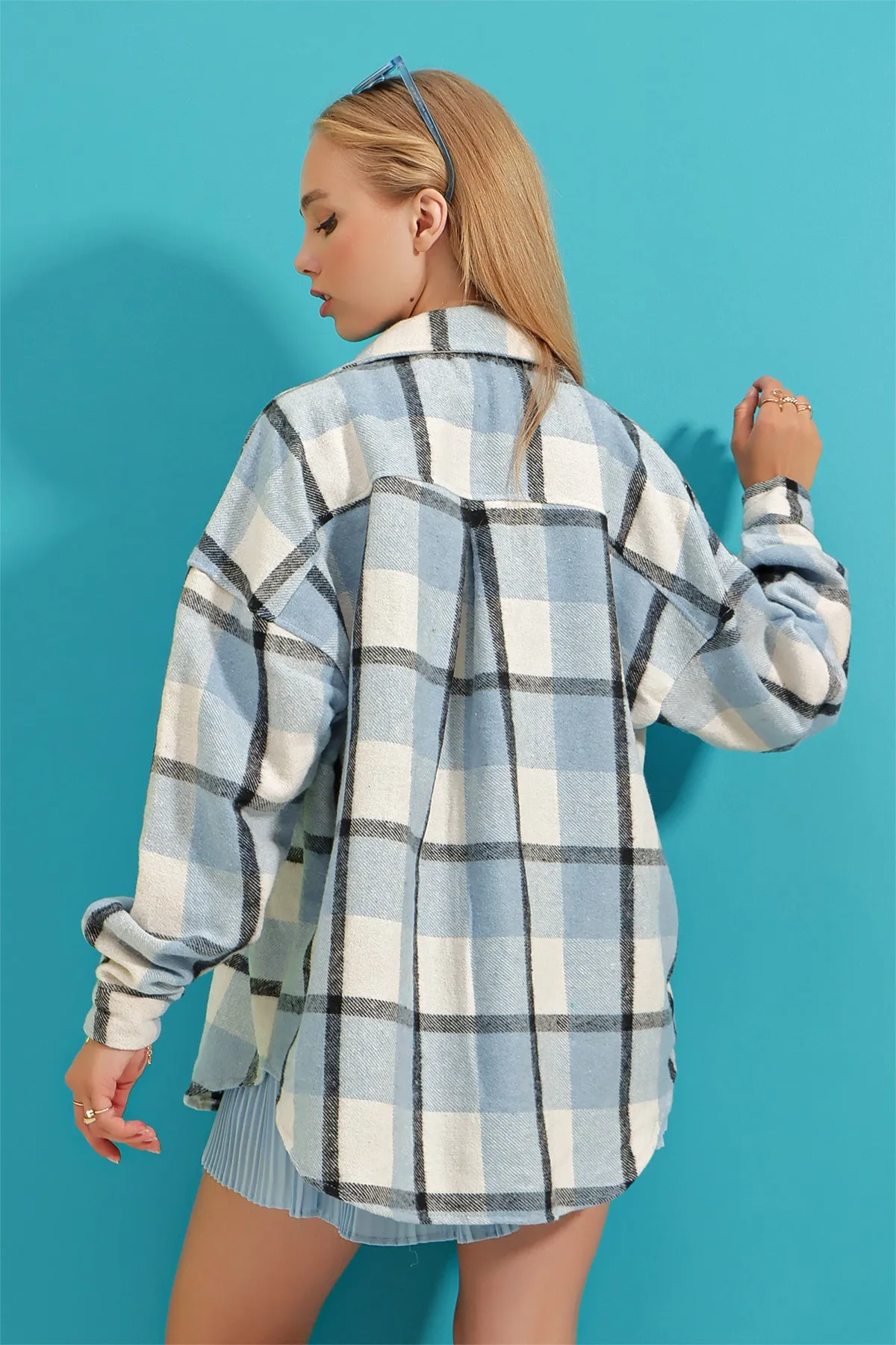 Trend Alaçatı Stili  Himmelblaues, kariertes, gemustertes Baumwollhemd mit Stempelmuster für Damen in Übergröße, Safarijacke, ALC-X7142
