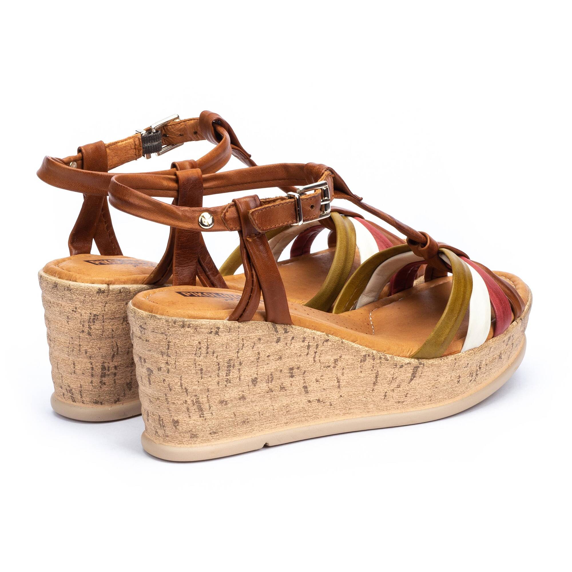Sandały na wysokim koturnie z boczną klamrą i gumką - BRANDY