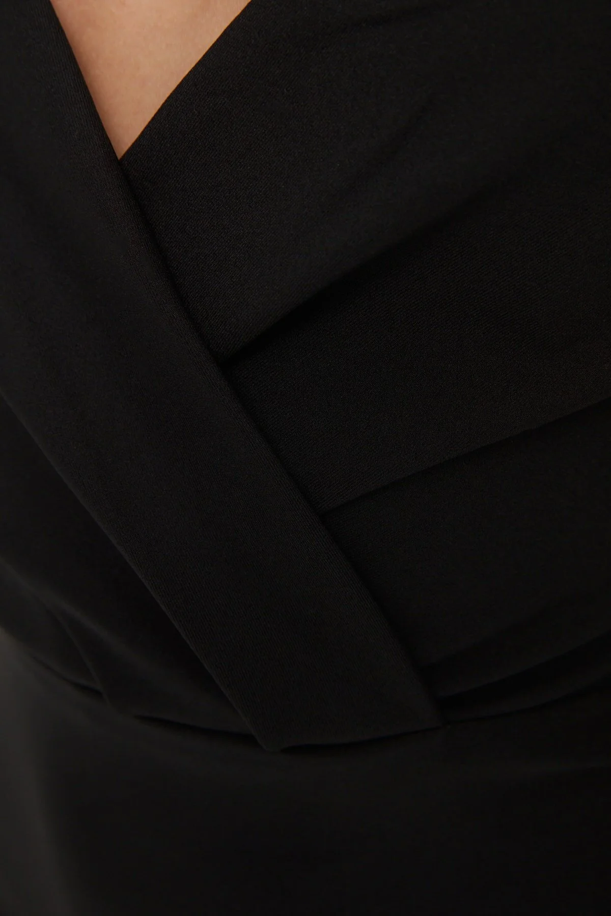 Trendyol Collection  Abendkleid mit schwarzem Rückendetail TPRSS19BB0042