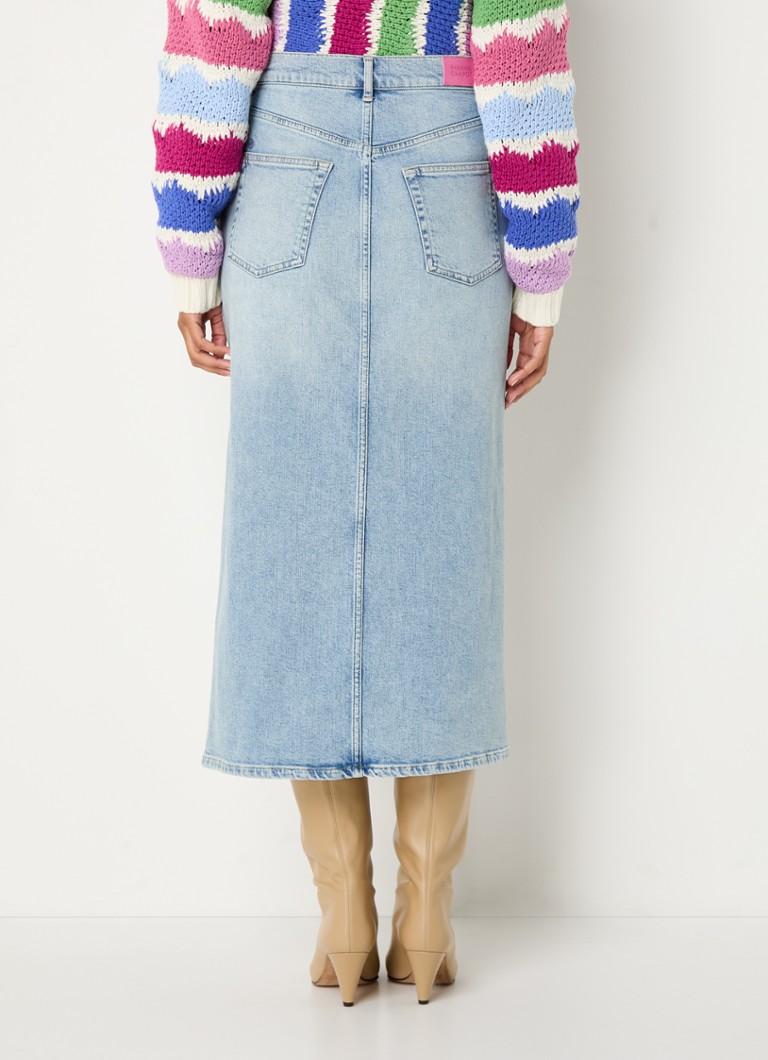 Jupe midi en denim Carlyne de Fabienne Chapot, ornée de broderies.