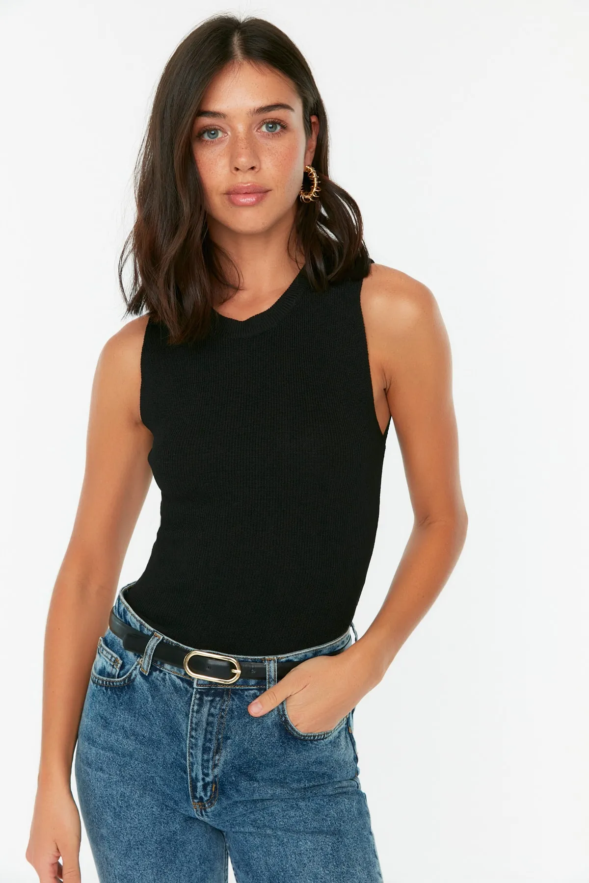 Trendyol Collection  Schwarze Crop-Strickbluse mit Rundhalsausschnitt