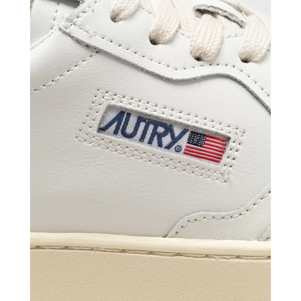 Autry WMNS Medalist LOW AULWLL53 / weiss