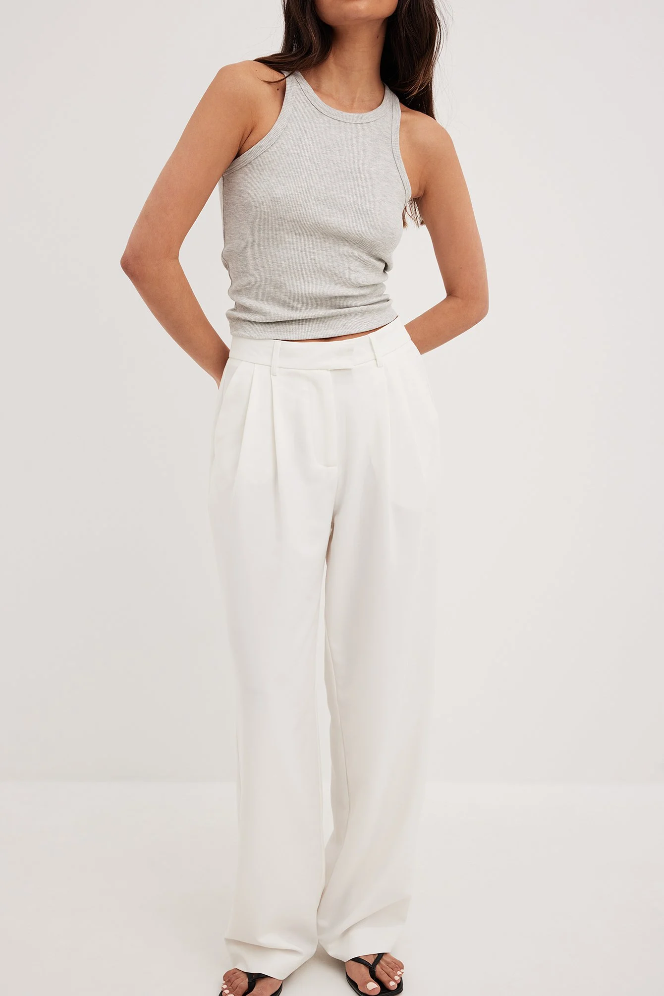 Weite Hose mit hoher Taille und Bundfalten
