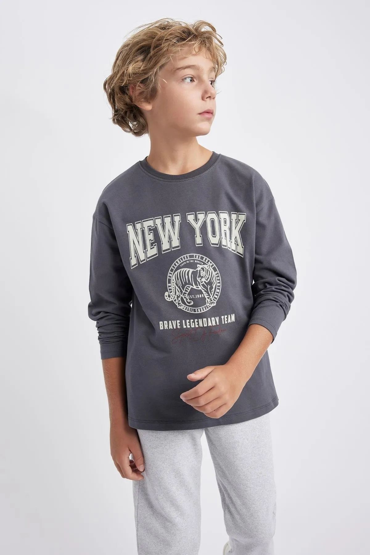 DeFacto  Langärmliges T-Shirt aus gekämmter Baumwolle mit Rundhalsausschnitt in Oversize-Passform für Jungen