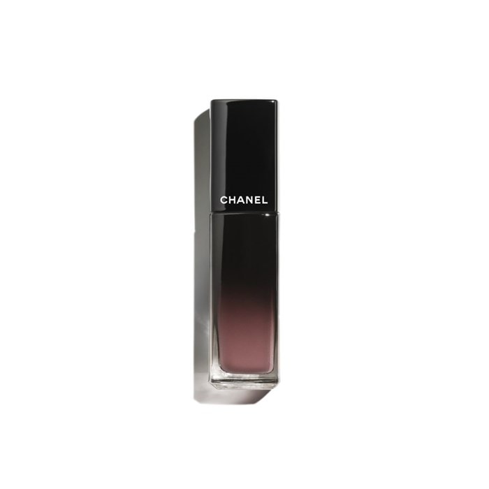 DER GLÄNZENDE FLUID-LIPPENSTIFT MIT LANGEM HALT
