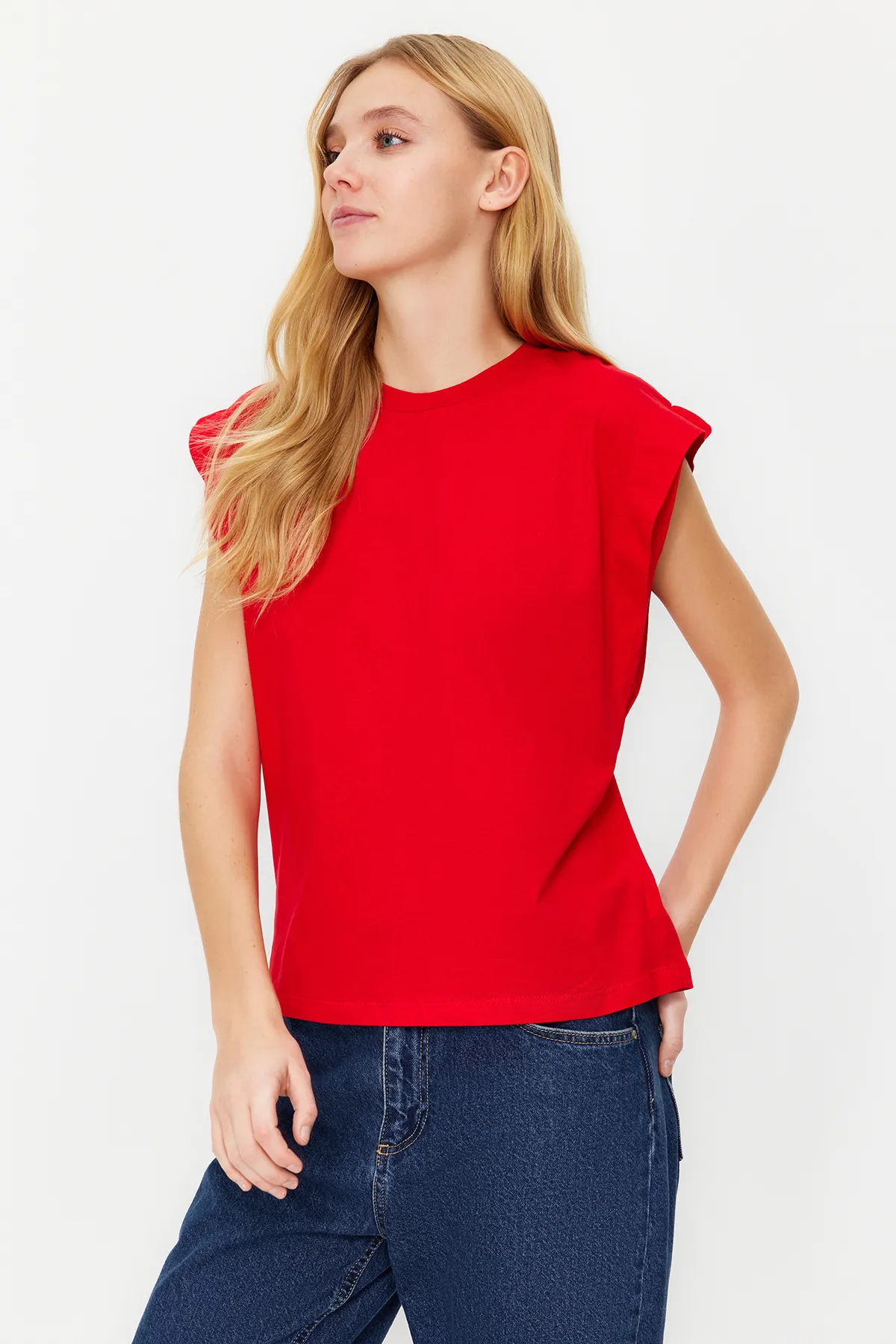 Trendyol Collection  Rotes Basic-Strick-T-Shirt mit Rundhalsausschnitt aus 100 % Baumwollwatte TWOSS20TS0021