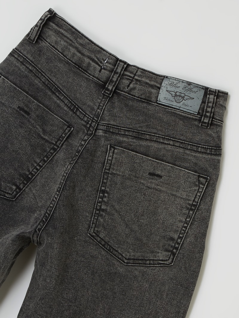 Cropped Balloon Fit Jeans mit Stretch-Anteil in schwarz