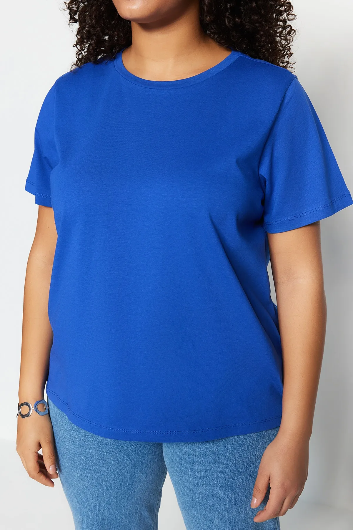 Trendyol Curve  Saks Basic Rundhals-Strick-T-Shirt TBSSS22TS0733