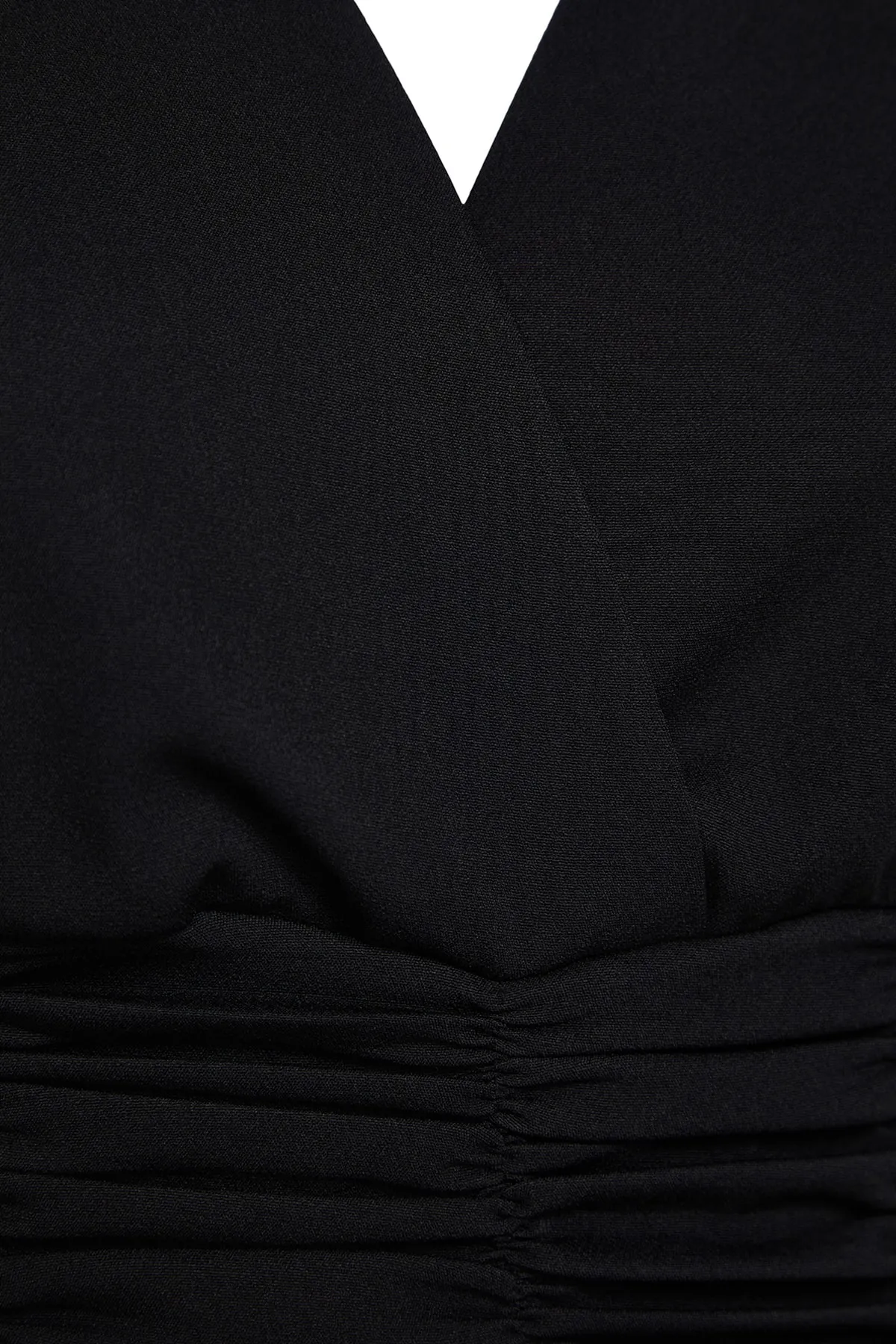 Trendyol Curve  Schwarzes, gewebtes, gerafftes Beil-Kleid TBBSS22AH0247
