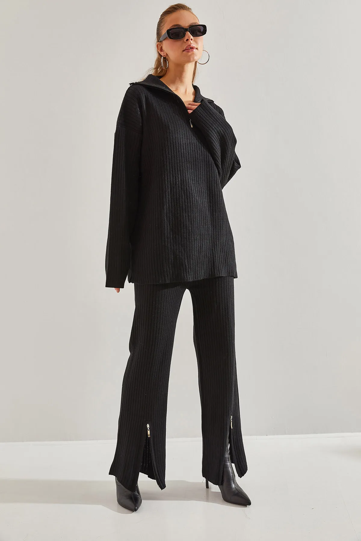 Bianco Lucci  Set aus Strickunterteil und Oberteil für Damen mit Beinen und Kragen mit Reißverschluss