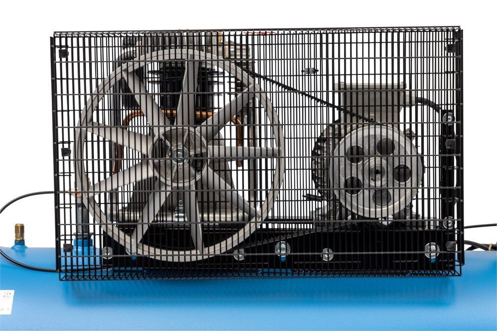 Compresor de pistón Huvema 21292 con transmisión por correa trapezoidal y lubricación por aceite, 400 V, 270 litros, 4,0 kW.