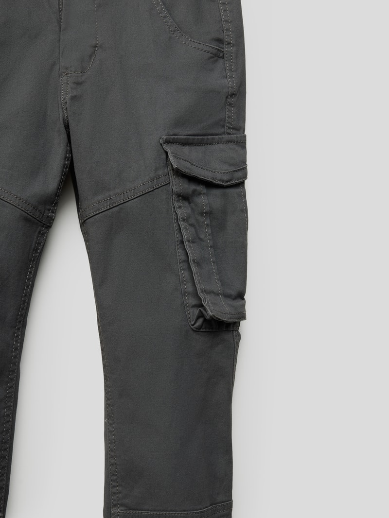 Cargohose mit Label-Detail Modell 'Bango' in mittelgrau