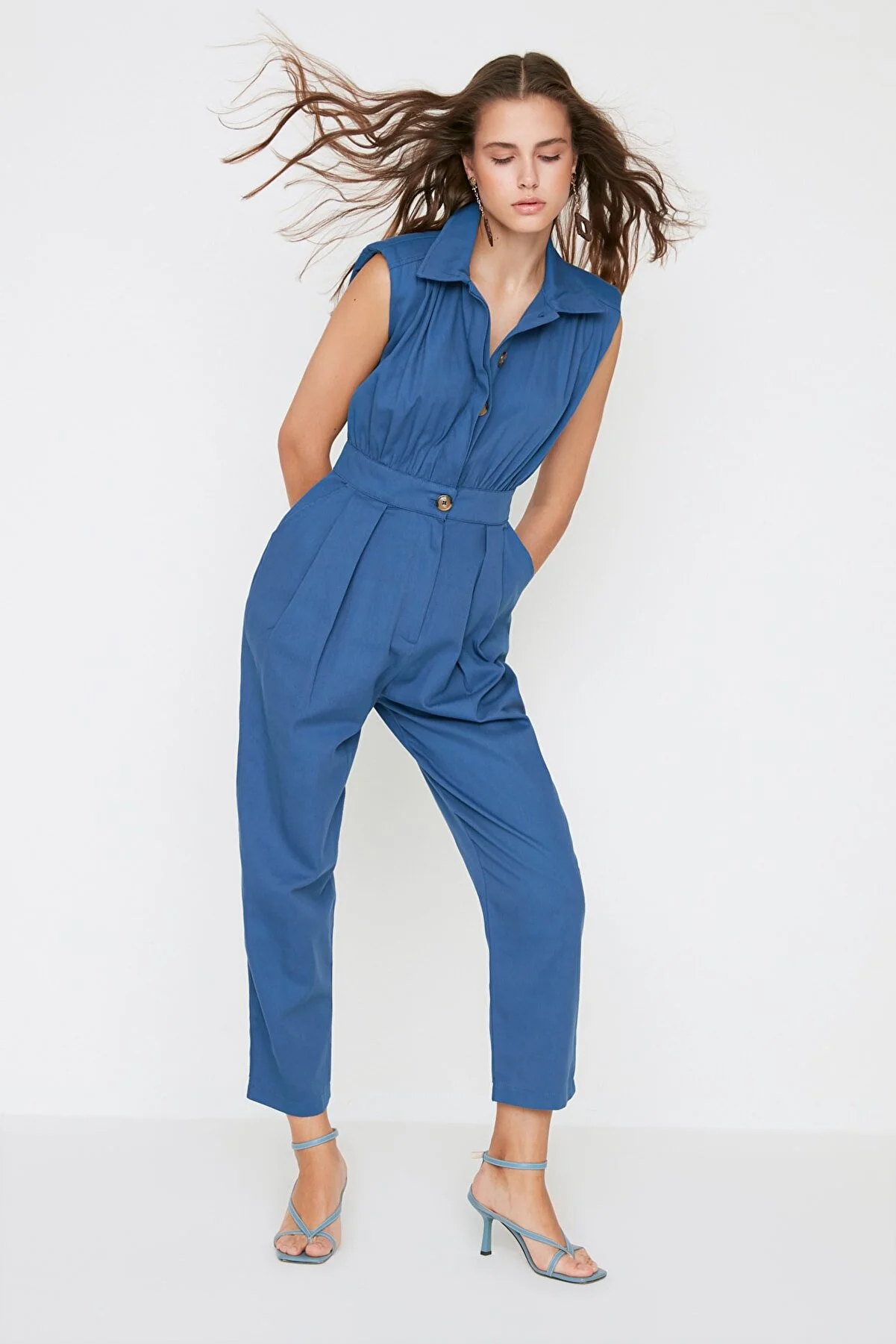 Trendyol Collection  Maxi-Weboverall mit Hemdkragen in Indigo TWOSS21TU0233