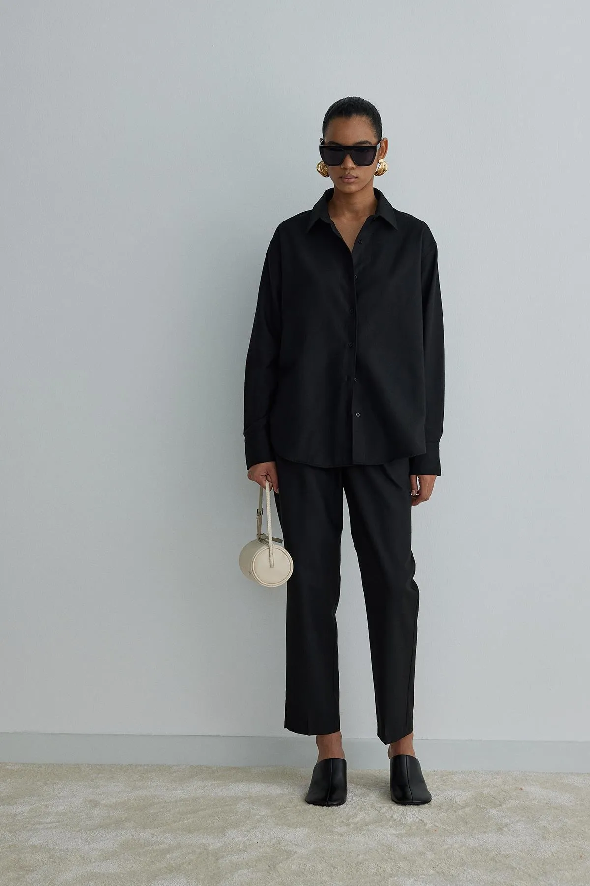 Suud Collection  Schwarze Jil-Hose im Karottenschnitt