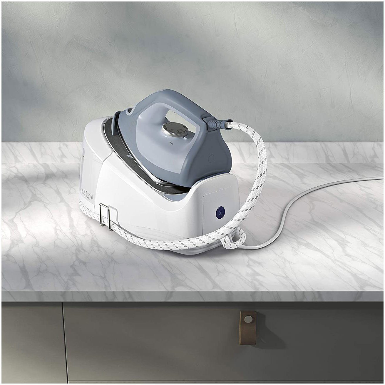Electrolux Dampfbügelstation E6ST1-6DB Refine 600, 1200 ml Wassertank, jederzeit nachfüllbar, 5,5 bar, 4 Programme, Vertikaldampf, Licht
