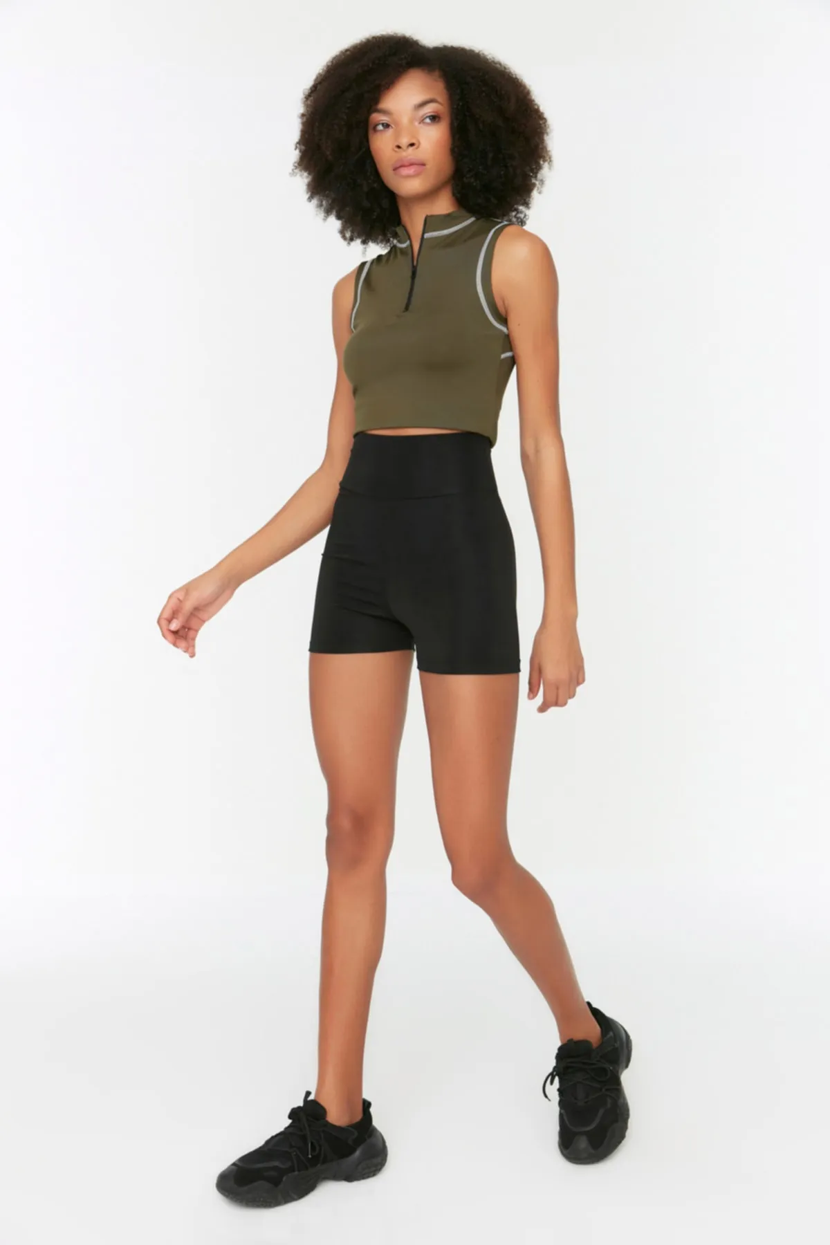 Trendyol Collection  Schwarze dehnbare Yoga-Strick-Sportshorts/kurze Leggings TWOSS21TY0098
