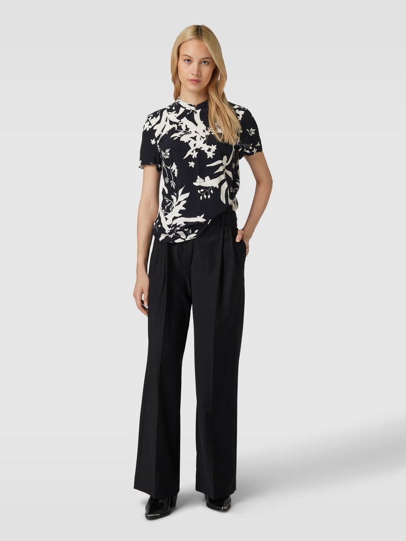 Blusenshirt mit floralem Muster in schwarz