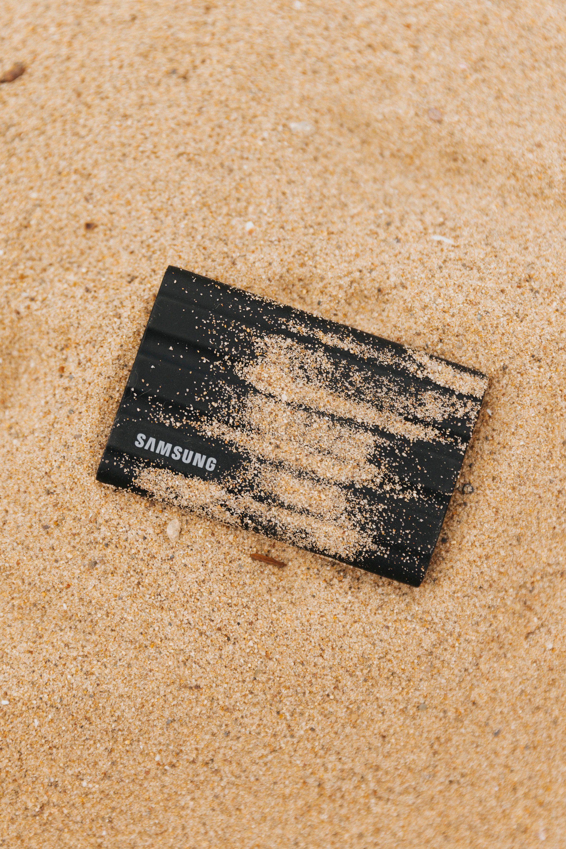 Samsung Portable SSD T7 Shield externe SSD (1 TB) 1050 MB/S Lesegeschwindigkeit, 1000 MB/S Schreibgeschwindigkeit