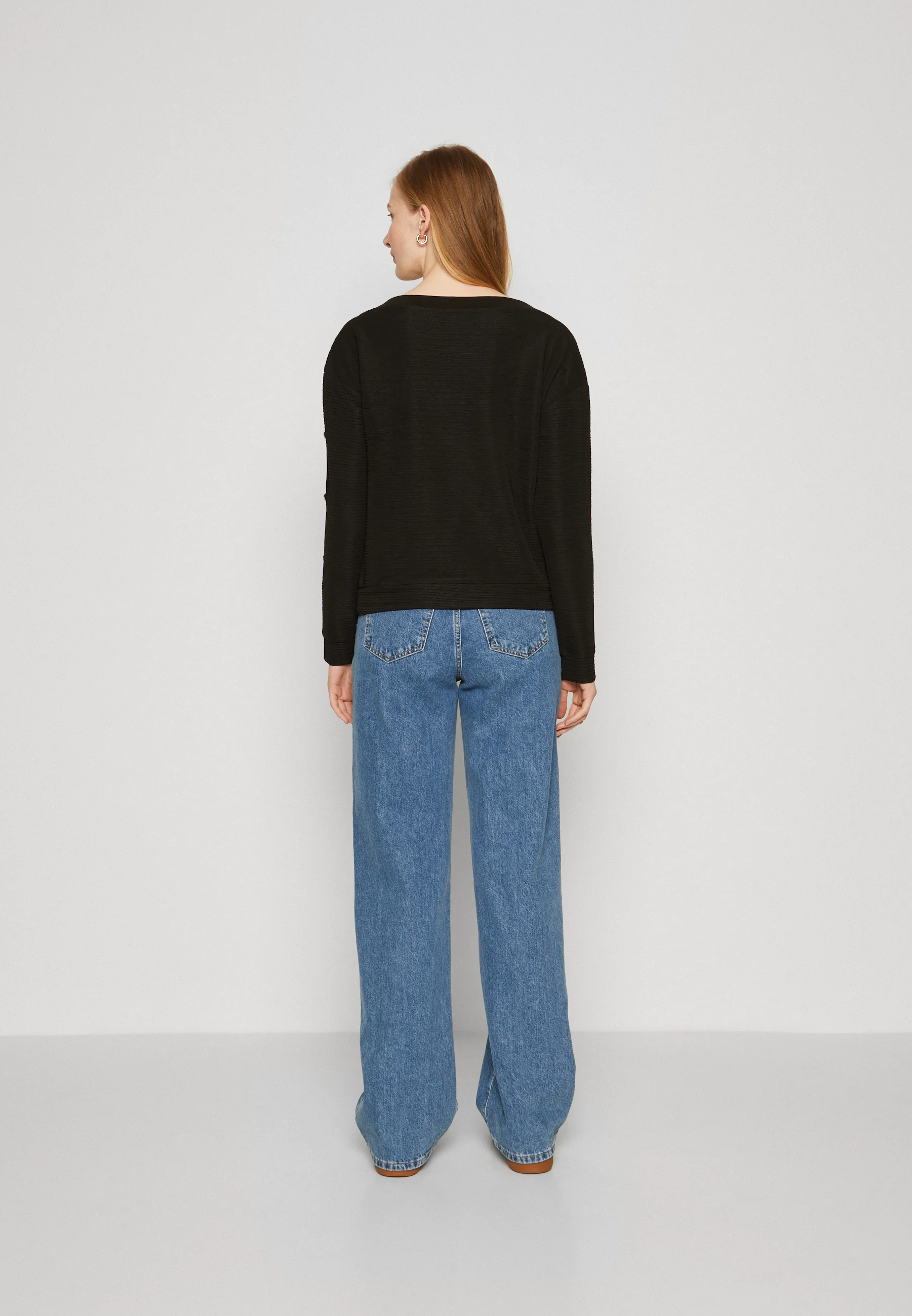 Sudadera Anna Field Tall con textura y hombros descubiertos