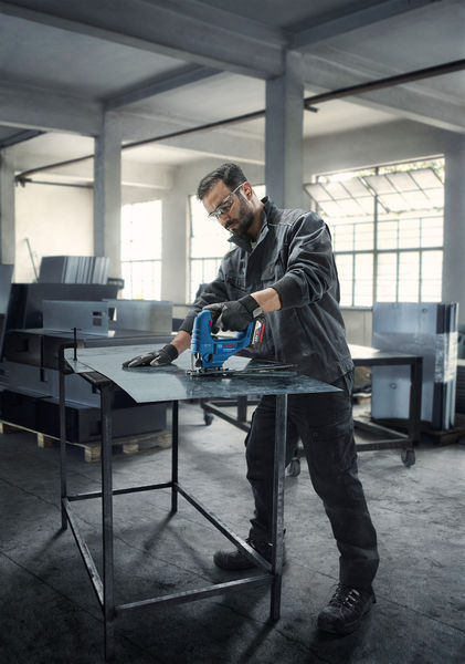 Bosch Blue 06015B7001 GST 18V-95 B Akku-Stichsäge (ohne Akku und Ladegerät) im Lieferumfang enthalten