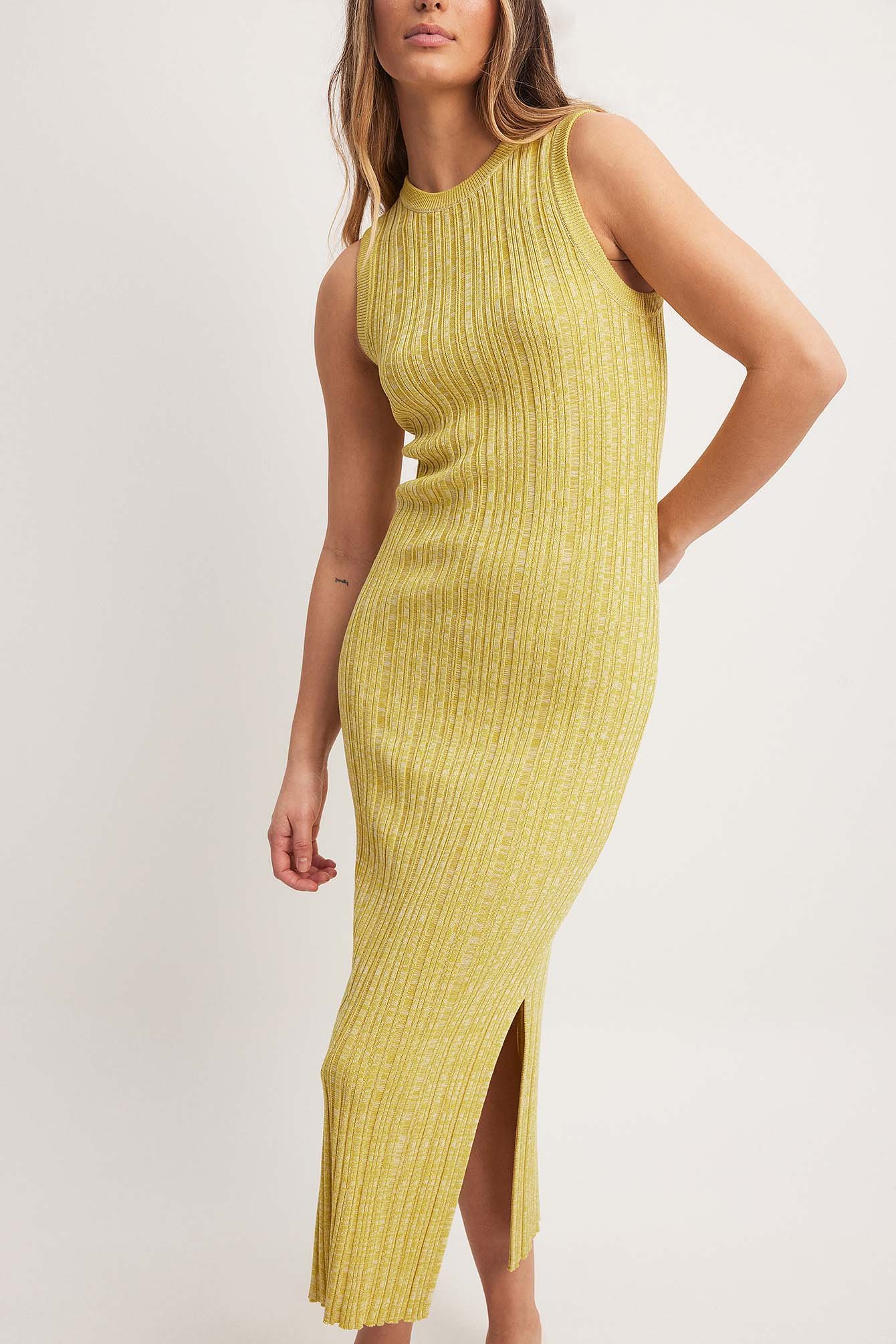 Ärmelloses Midikleid aus Rippenstrick