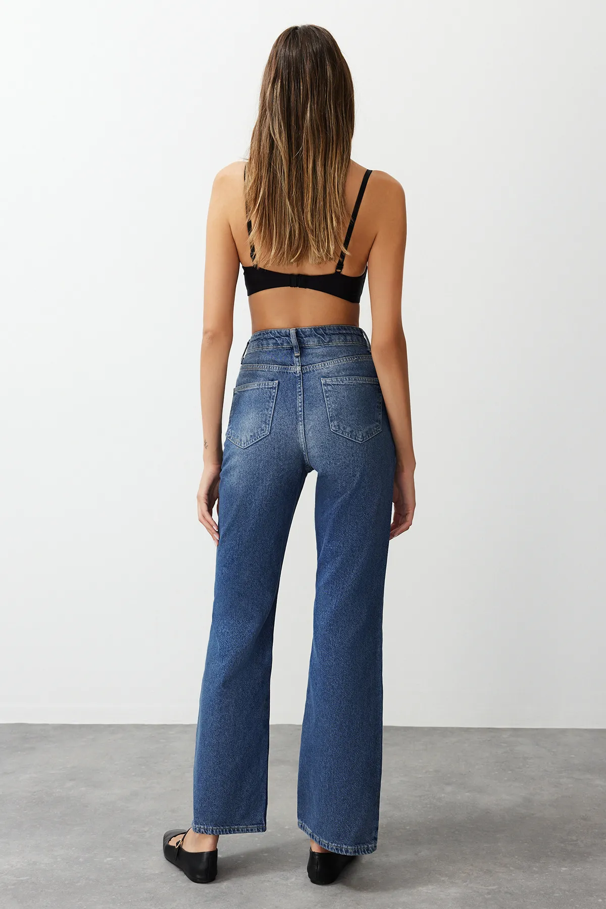Trendyol Collection  Blaue Jeans mit hoher Taille und weitem Bein TWOAW24JE00073