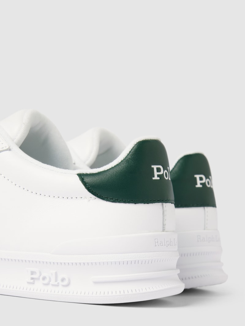 Sneaker mit Label-Print in weiß